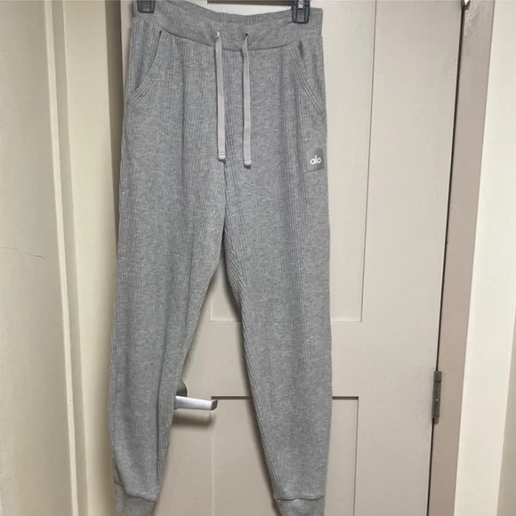Alo Heather Gray Muse Sweatpants - Picture 3 of 4